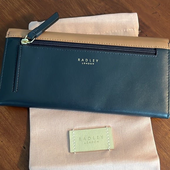 Radley wallet NWOT - Picture 2 of 5
